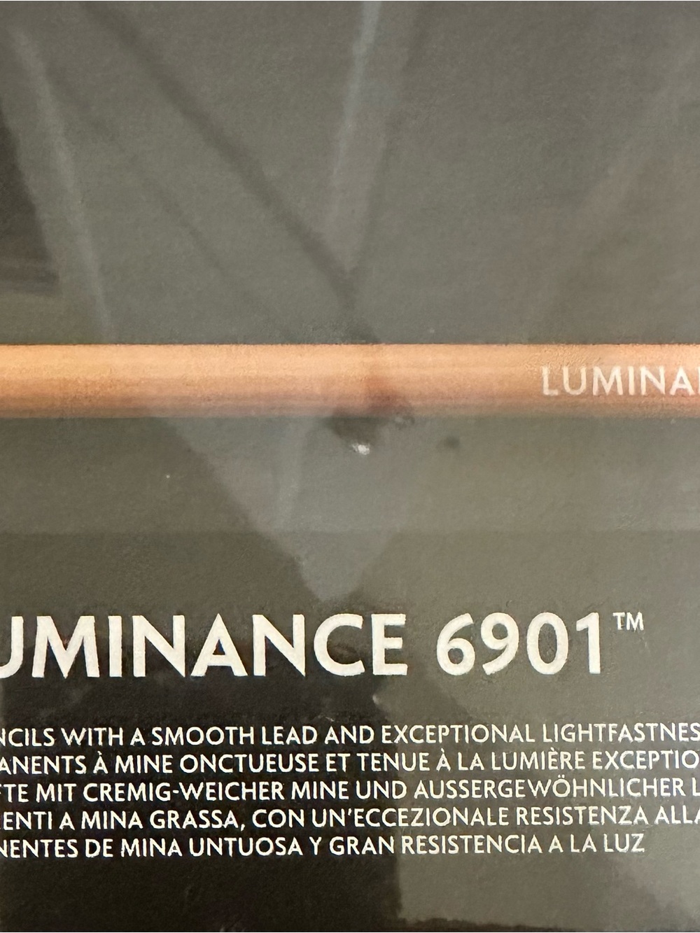 Caran d'Ache Luminance 6901 20-Color Pencil Portrait Set - Picture 5 of 12